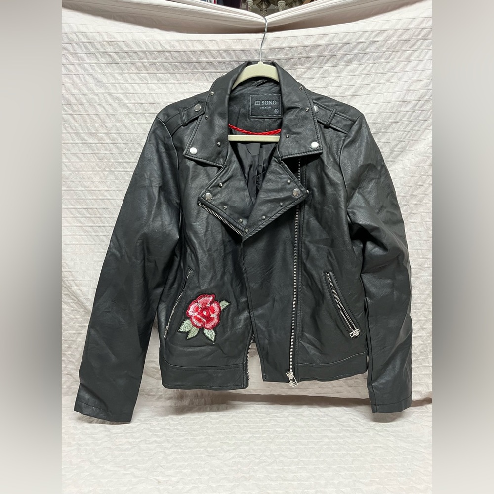 Brand- Ci Sono, Condition- Like new, Color- Black with roses
